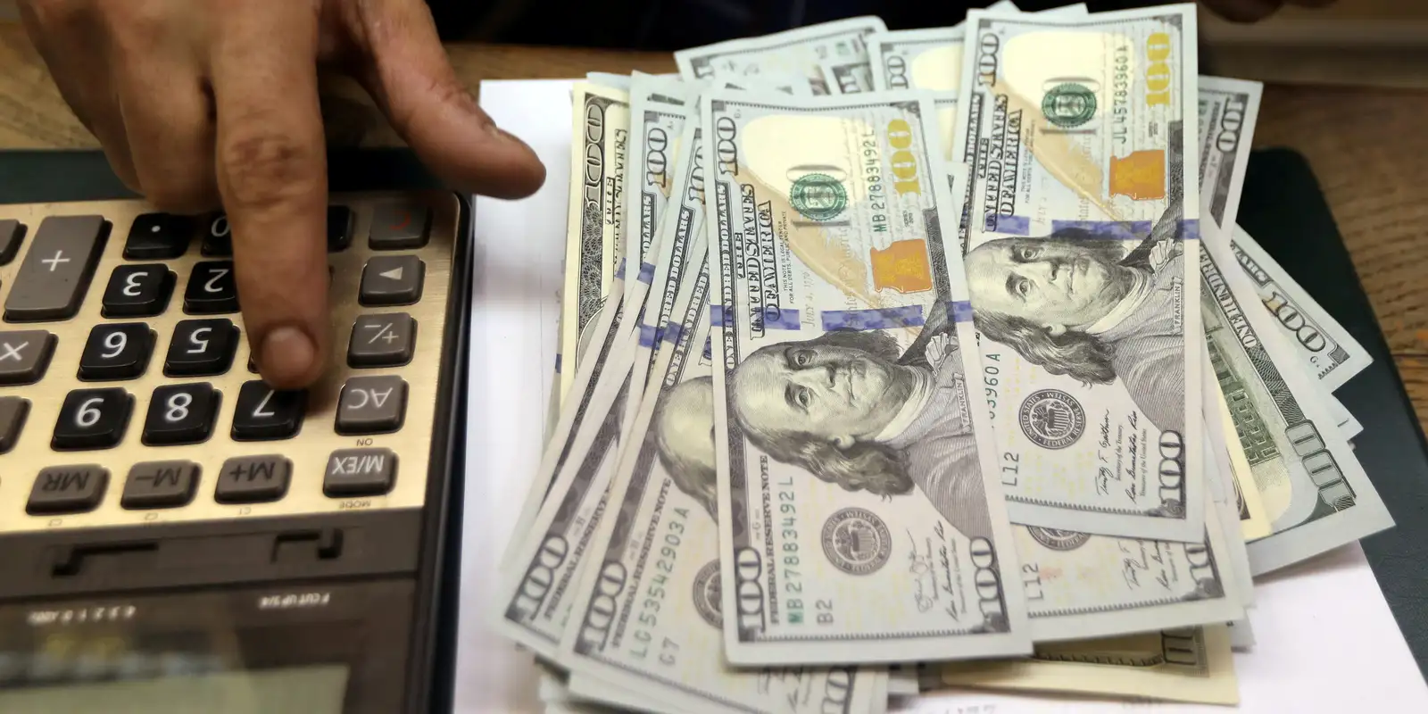 Dólar sobe para R$ 5,71 após ameaças de Trump à China